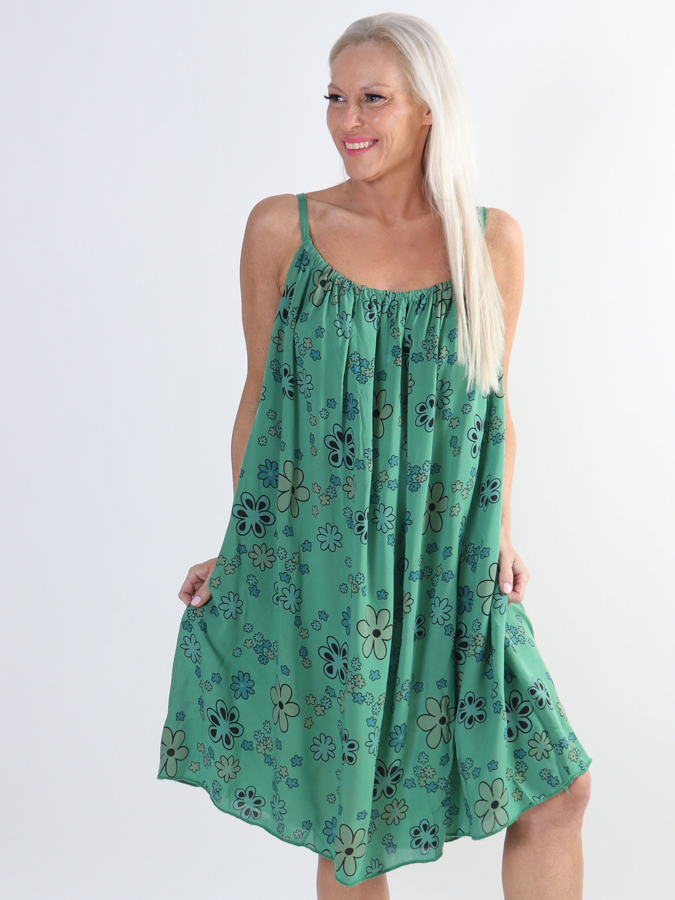 Sunshines Flower - Lätt viskosklänning med blommönster i stora storlekar